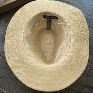 Stylish Vince Camuto straw hat 0/S